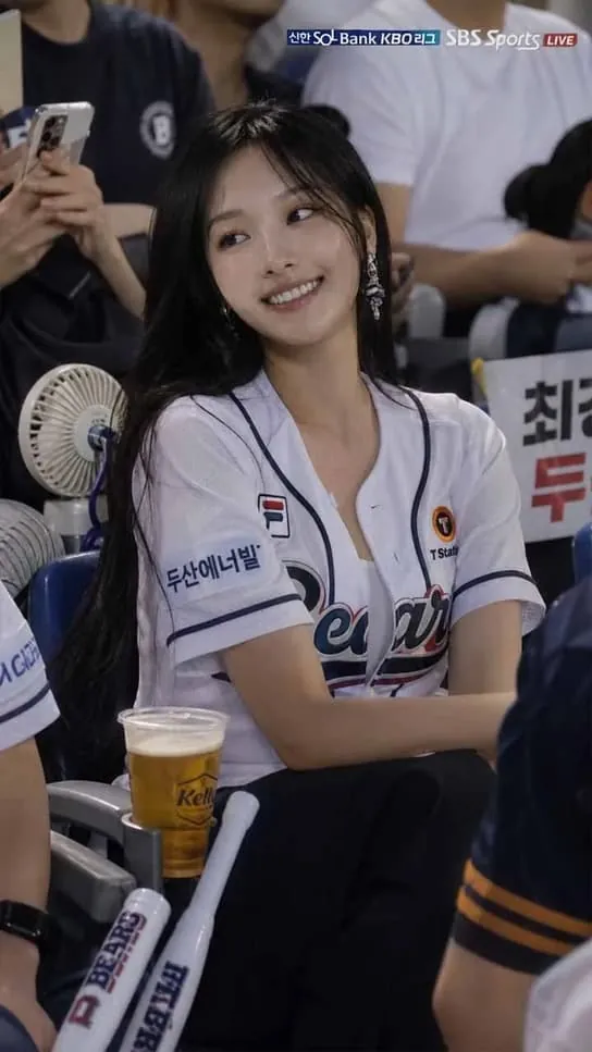Seedance sample: baseball fan in the stands